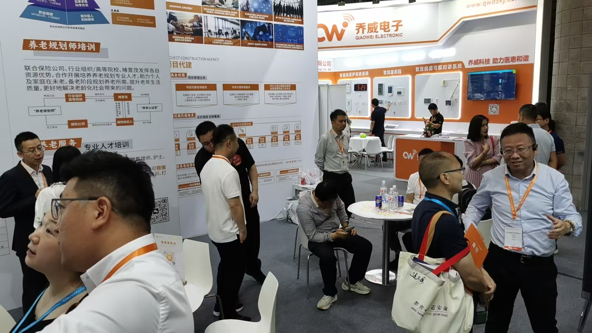 北京悅享數字&椿萱茂聯袂亮相上海老博會,自研養老平臺和解決方案獲廣泛認可(圖5) 微信圖片_2025-06-16_135621_185.jpg