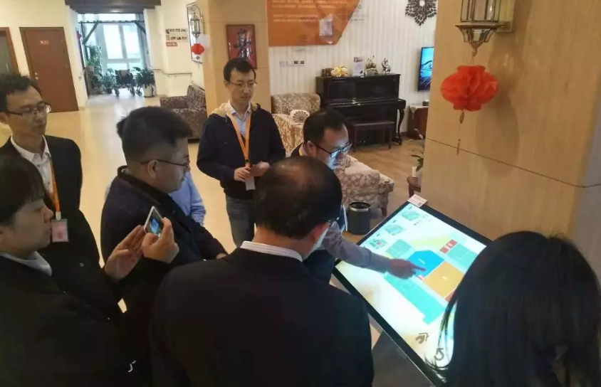 民政部社會(huì)福利中心蒞臨JoyDigit智能化樣板間(圖2) 民政部社會(huì)福利中心蒞臨JoyDigit智能化樣板間(圖2)