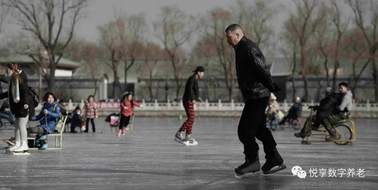 再等一等 讓我們?cè)谖磥碜兝?圖2) 再等一等 讓我們?cè)谖磥碜兝?圖2)