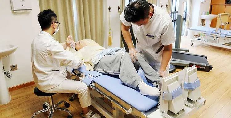 都叫“養(yǎng)老院”，差異卻很大，人過六十不知道會吃虧(圖1)