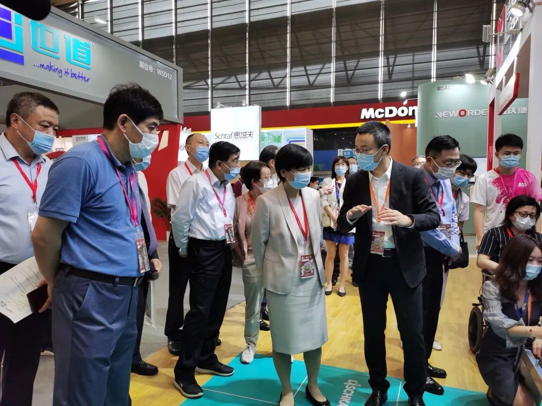 智慧養(yǎng)老，“智”在何處？上海市政協(xié)人資環(huán)建委開展專題考察(圖1)