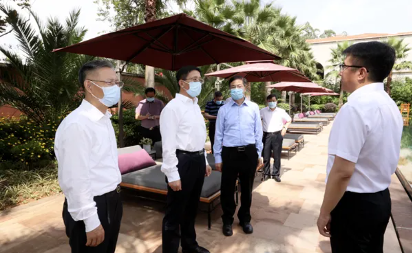 王予波到云南康旅集團溫泉山谷國際康養城調研(圖1) 王予波到云南康旅集團溫泉山谷國際康養城調研(圖1)